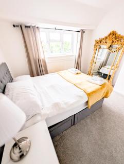Cliveden Garden Cottage sleeps 6 - With Hot Tub, Parking, in Taplow - next to Cliveden National Park - 7