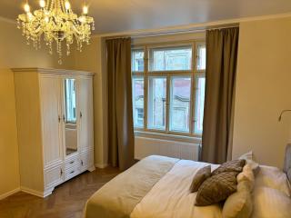 Tynska apartment - Prague - 1