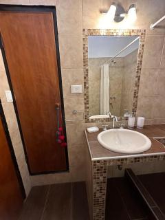 Hermosa Casa en el Centro, con Cochera - 1