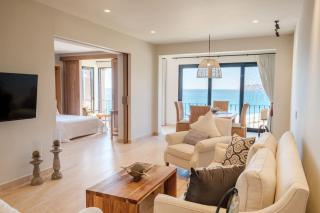 Amazing Beachfront Casa Del Mar Penthouse - 3