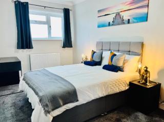 Spacious 6 Bedroom House with Free Parking for Contractors and Business - Basildon - 6