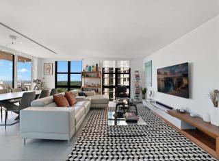 Modern Corner Condo with Ocean Views - Miami - 0
