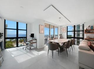 Modern Corner Condo with Ocean Views - Miami - 8