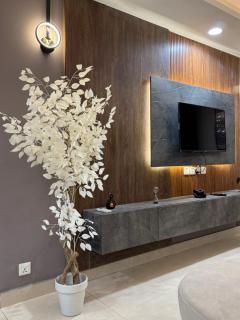 Luxury Stay Near Lahore Airport Gold crest Mall DHA - Lahore - 2