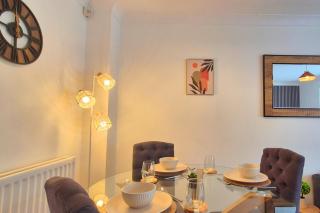 2 Bed Tamebridge and Bescot Train Station M5 M6 J9 and J7 - 9