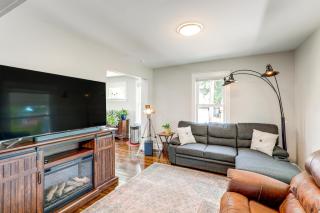 4 Mi to Dtwn Omaha Spacious Home with Fenced Yard! - 7