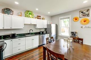 4 Mi to Dtwn Omaha Spacious Home with Fenced Yard! - Omaha - 2