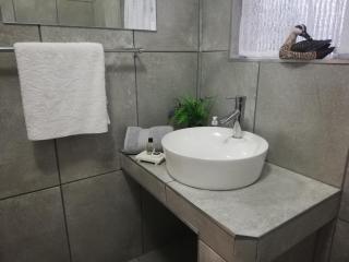 1-On-Scott Garden Suites - 9