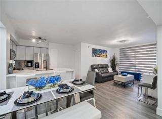 Luxury 2 Bedroom Condo with Lake Views - Miramar - 6