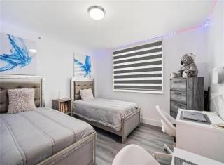 Luxury 2 Bedroom Condo with Lake Views - Miramar - 1