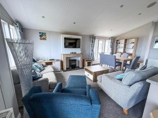 Stunning Lodge With Full Sea Views And Decking At Broadland Sands Ref 20076Cf - Hopton on Sea - 5