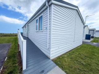 Stunning Lodge With Full Sea Views And Decking At Broadland Sands Ref 20076Cf - Hopton on Sea - 4