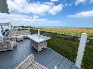 Stunning Lodge With Full Sea Views And Decking At Broadland Sands Ref 20076Cf - 2