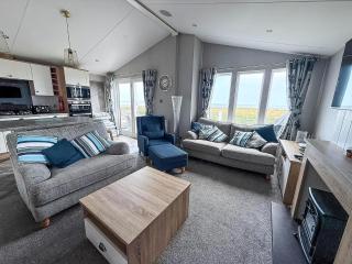 Stunning Lodge With Full Sea Views And Decking At Broadland Sands Ref 20076Cf - 1