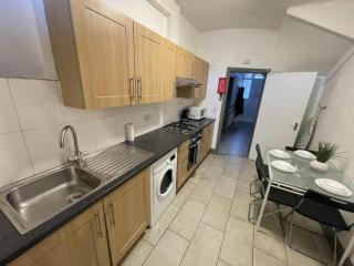 Gorgeous Room In North London - Finchley - 4