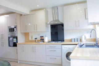 Harvard House, Stylish 3 Bedroom House in Solihull 5 mins to the NEC, BHX ,JLR with free parking - Birmingham - 8