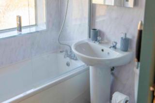 Harvard House, Stylish 3 Bedroom House in Solihull 5 mins to the NEC, BHX ,JLR with free parking - 1