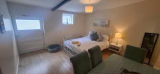 Dairy Cottage Courtyard accommodation - Bunmahon - 2