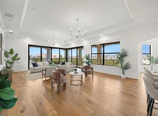 Penthouse with Bay Views and Private Elevator - 0