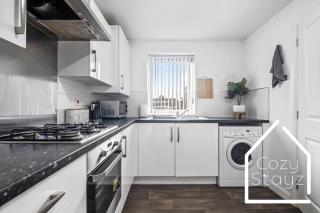 Spacious 3 Bed With Parking, Pool Table, TVs - 8