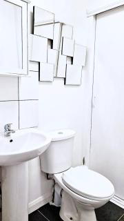 Spacious and Stylish Home, perfect for groups Tilbury - Tilbury - 1