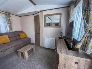 Beautiful 6 Berth Caravan At Breydon Water Nearby Great Yarmouth Ref 10056B - Belton - 0