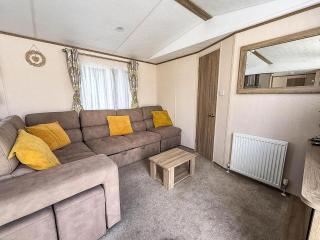 Beautiful 6 Berth Caravan At Breydon Water Nearby Great Yarmouth Ref 10056B - 1