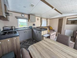 Beautiful 6 Berth Caravan At Breydon Water Nearby Great Yarmouth Ref 10056B - Belton - 1