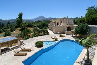 New Villa Myre 3, A Family-Friendly Retreat in Crete with Private Pool & 3 Apartments - 0