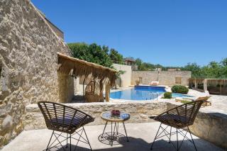 New Villa Myre 3, A Family-Friendly Retreat in Crete with Private Pool & 3 Apartments - 9
