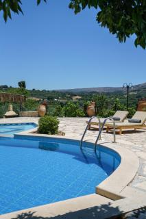New Villa Myre 3, A Family-Friendly Retreat in Crete with Private Pool & 3 Apartments - 3