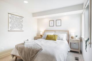 3BR 2BA Kinnear Townhouse in Queen Anne, Seattle - 4