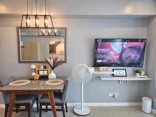 Ashley's Chamber at Soho Central across Shangrila Mall - Manila - 6