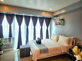 Ashley's Chamber at Soho Central across Shangrila Mall - Manila - 2
