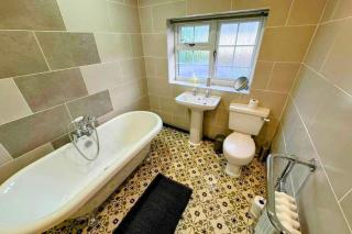 Woodcote House, 4 large bedrooms, close to WV1, JLR, M54 - Bilston - 5