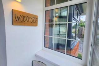 Woodcote House, 4 large bedrooms, close to WV1, JLR, M54 - Bilston - 1