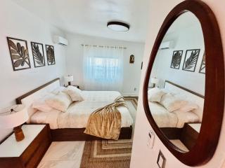 Earth-Toned Escape, Stylish Stay - Miami - 9