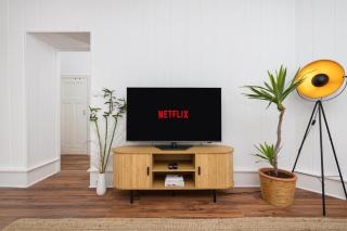 Japandi Apartment with Washer, Kitchen & Netflix near Schönhauser Allee - 7