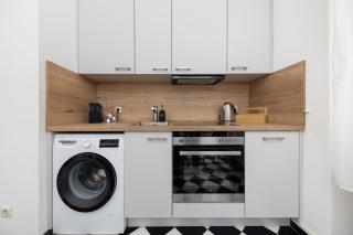 6 P Apartment, Central, Fast Internet, Work Station, Family & Group Friendly, Washer, Kitchen - 8