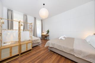 6 P Apartment, Central, Fast Internet, Work Station, Family & Group Friendly, Washer, Kitchen - 2