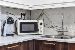 Spacious 4BR Home with Garden Close to Transport - Londres - 4