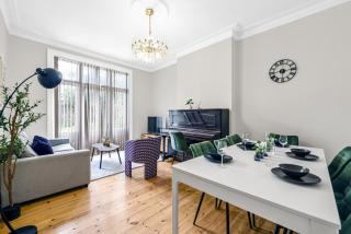 Spacious 4BR Home with Garden Close to Transport - Londres - 2