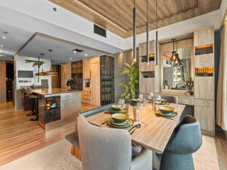 Unique authentic Apartment with Bentley Interiors - 4