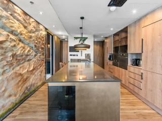 Unique authentic Apartment with Bentley Interiors - 3