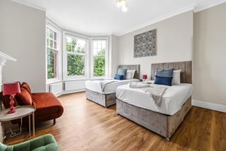 Spacious 4BR Home with Garden Close to Transport - 0