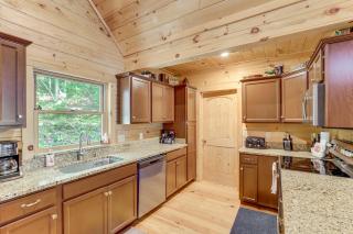 Explore Linville Falls Cabin with Game Room and Deck! - Marion - 3