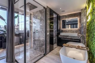 SkyJungle, luxury penthouse private pool and spa - 1