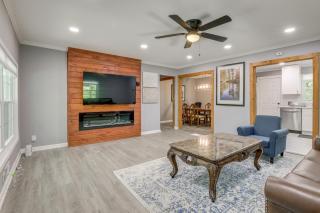 Modern Home with Yard Near ATL Attractions! - 8