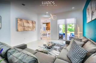 Miami 5BR Villa w Heated Pool, Games & BBQ L01 - 7