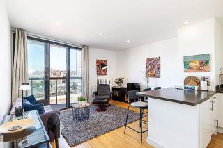 Bright Camden Retreat with Balcony - London - 5